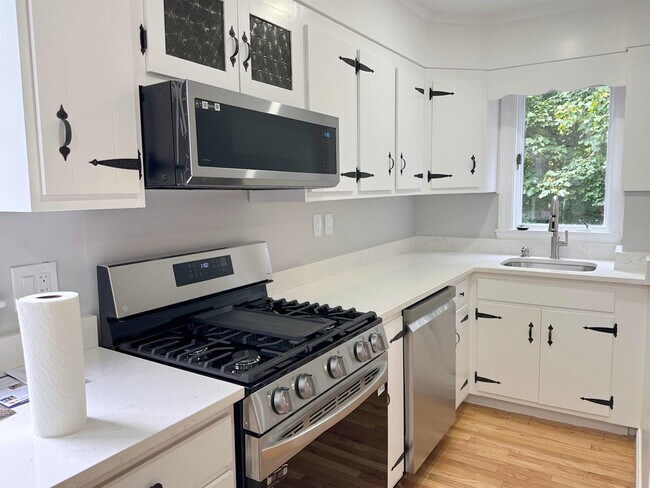 Building Photo - 19 Whitney Ave