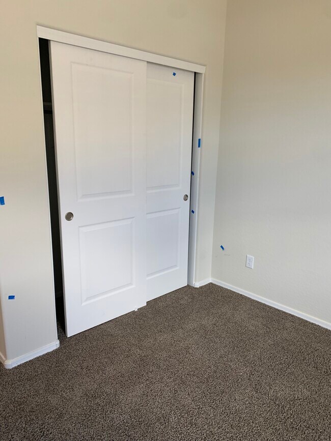 Building Photo - 1025 W Falls Canyon Dr