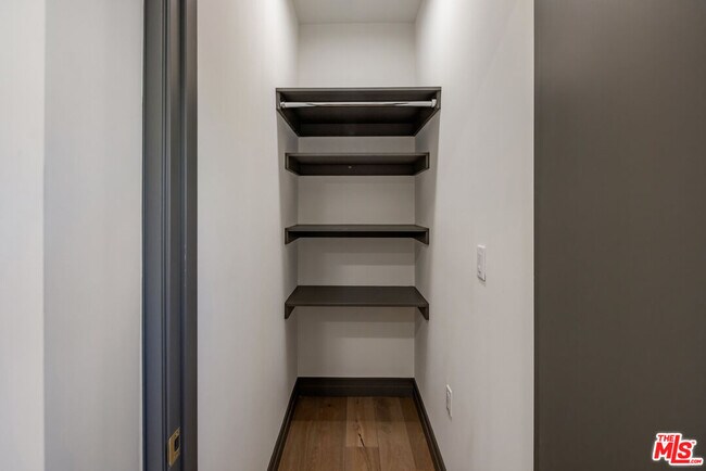 Building Photo - 118 Orlando Ave