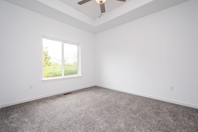Building Photo - 4 bed 3 bath East side Iowa city!