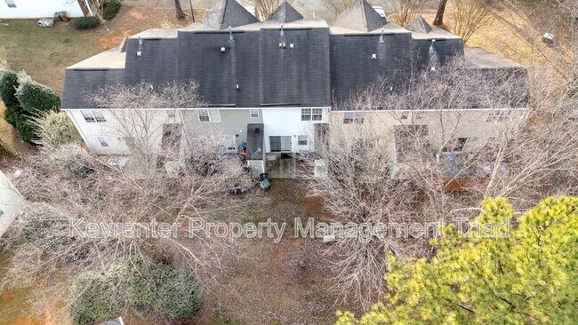 Building Photo - 16 Raelans Cir