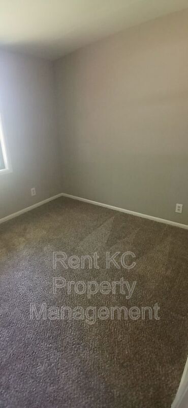 Building Photo - 412 N Cochise Dr