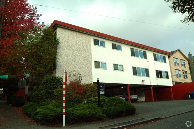 Building Photo - 1808 E Thomas St