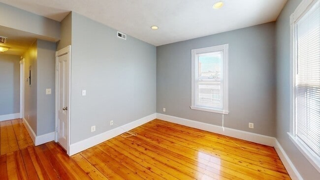 Building Photo - 65 Story St