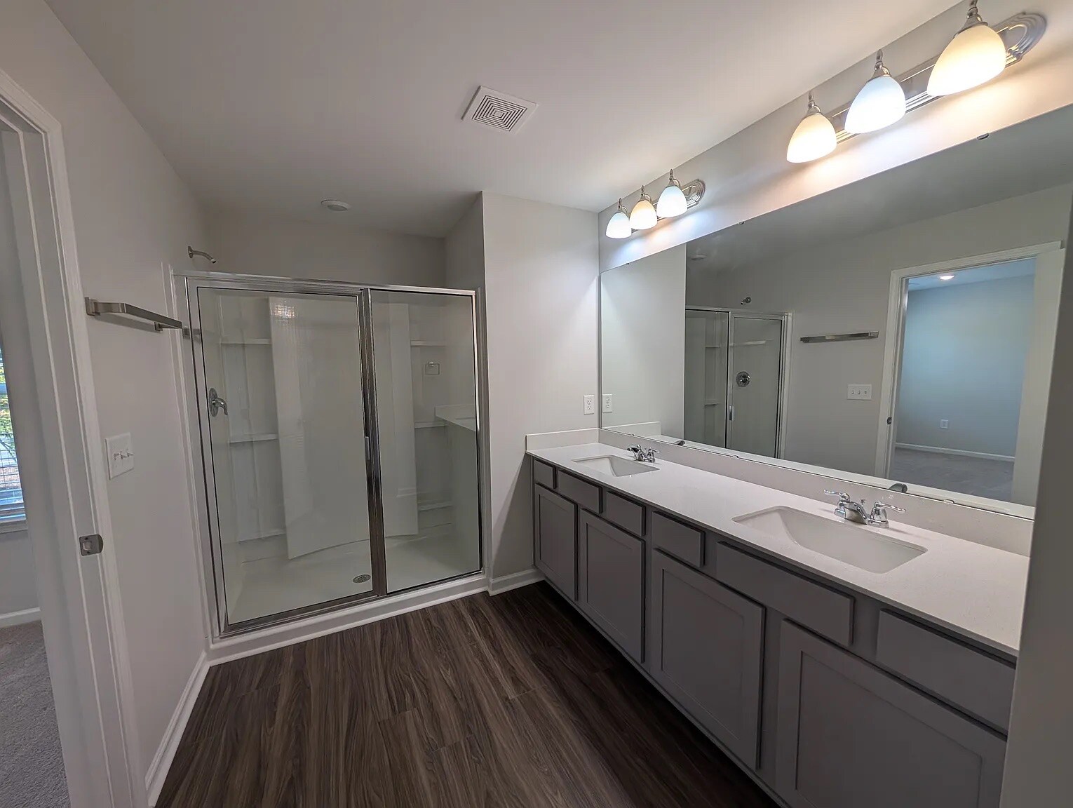 Building Photo - Room in Townhome on Regal Dr