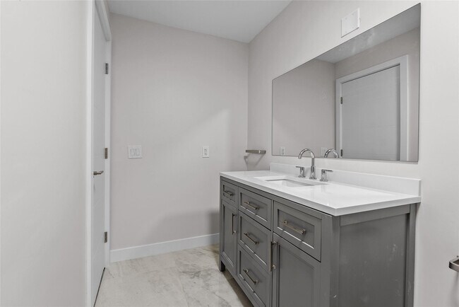 Building Photo - 1150 E Sample Rd