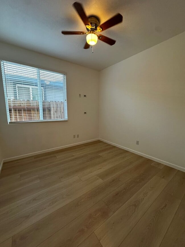 Building Photo - Beautiful Elk Grove Home