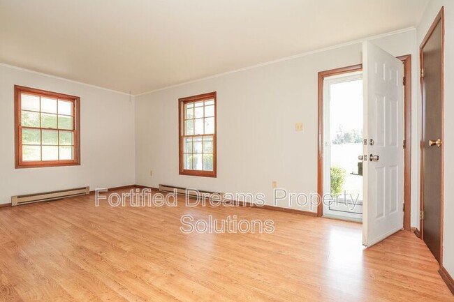 Building Photo - 114 Myers Dr