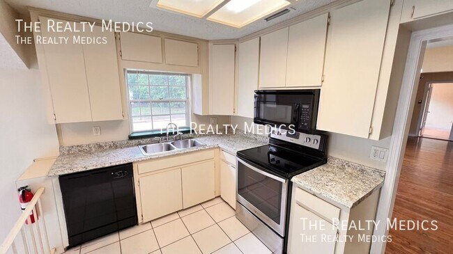 Building Photo - 1807 N Park Ave