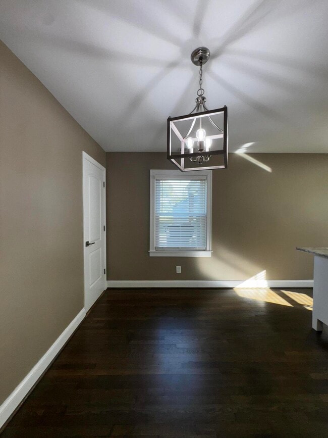 Building Photo - 564 Claymont Dr