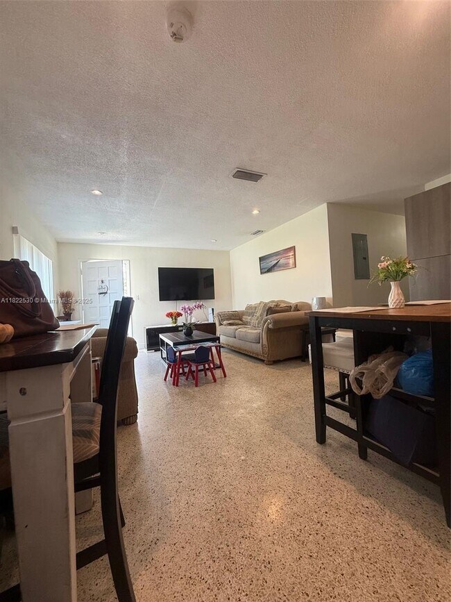 Building Photo - 38 Silver Springs Dr