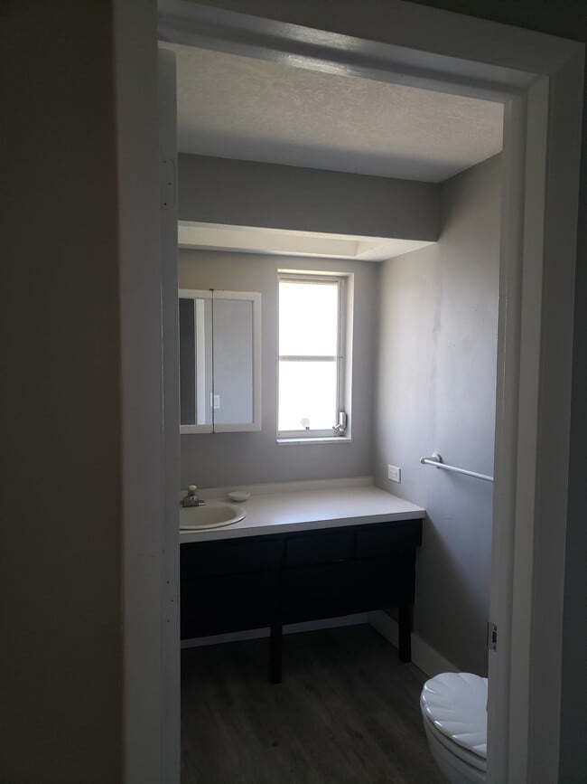 Building Photo - 8060 Canterbury Cir