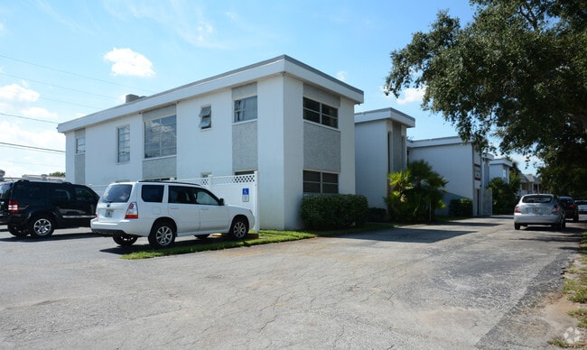 Building Photo - Essex Court