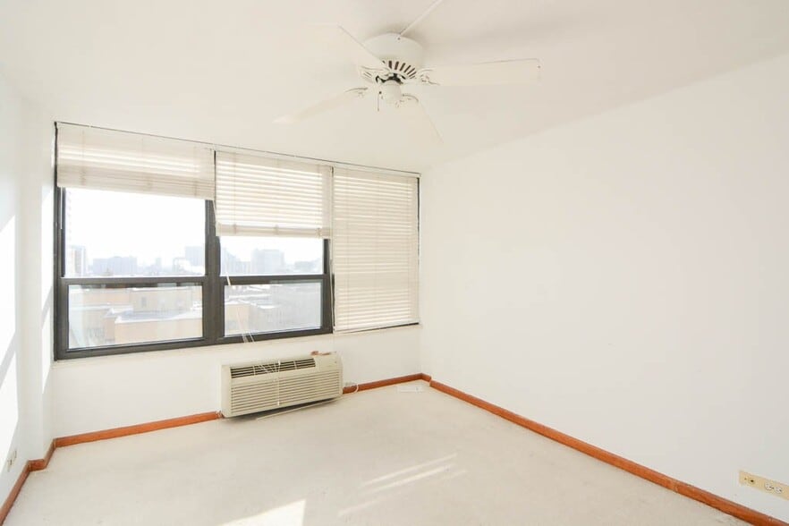 Building Photo - 5100 N Marine Dr