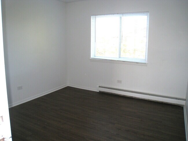 Building Photo - 187 Pickwick Dr