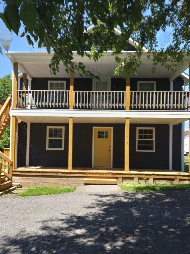 62 W Charlotte St 62 W Charlotte St Millersville PA 17551 Apartment