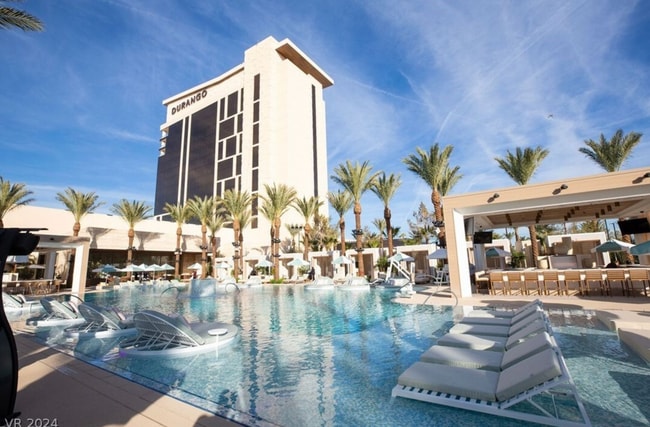 Walk to Durango Hotel - 7189 S Durango Dr