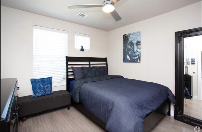 Building Photo - 1800 S I-35 Frontage Rd