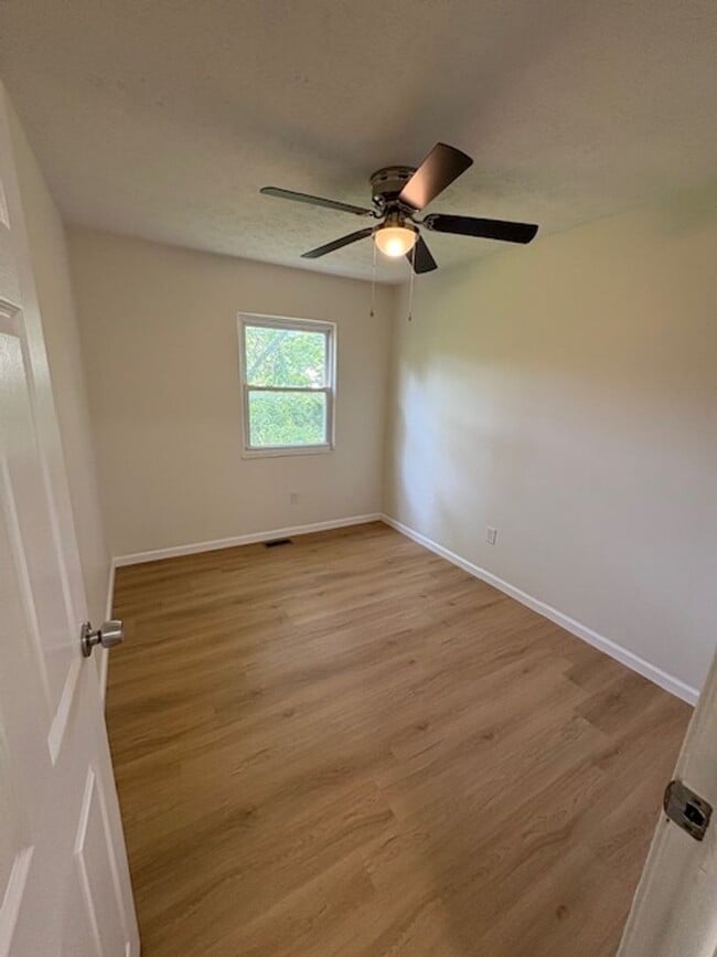 Building Photo - Newly Renovated 5 Bedroom in South Linden/...