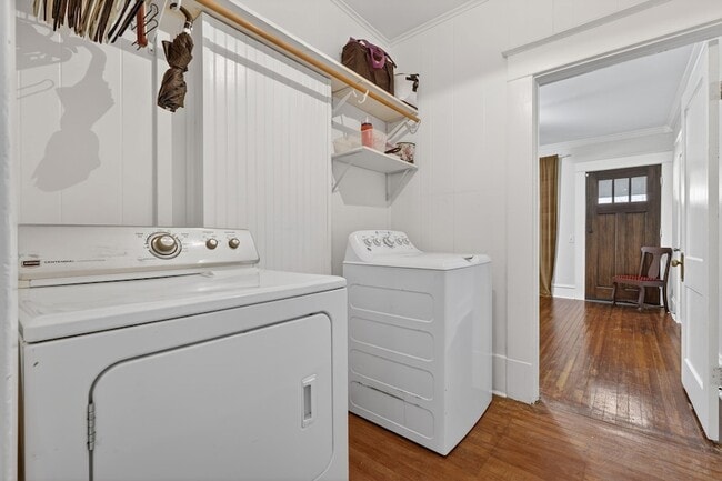 Building Photo - 212 N Grand Ave