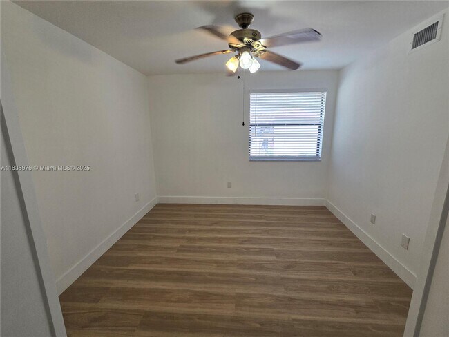 Building Photo - 20145 NE 3rd Ct