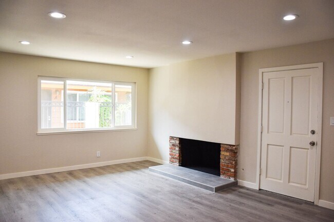 Building Photo - Olive (815) North