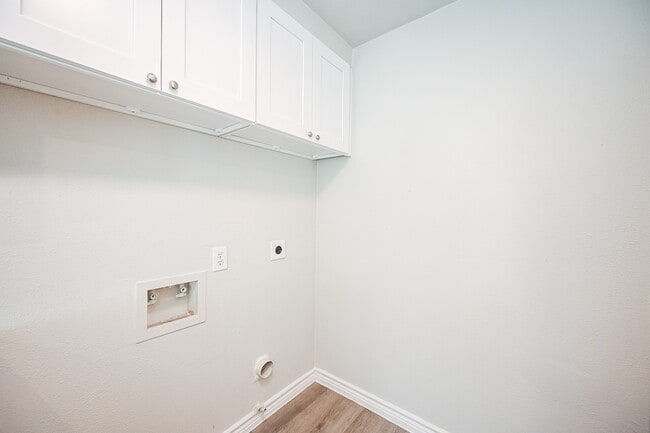 Building Photo - 6514 Kentwick Dr