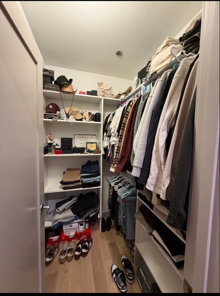 Building Photo - 1335 N Western Ave