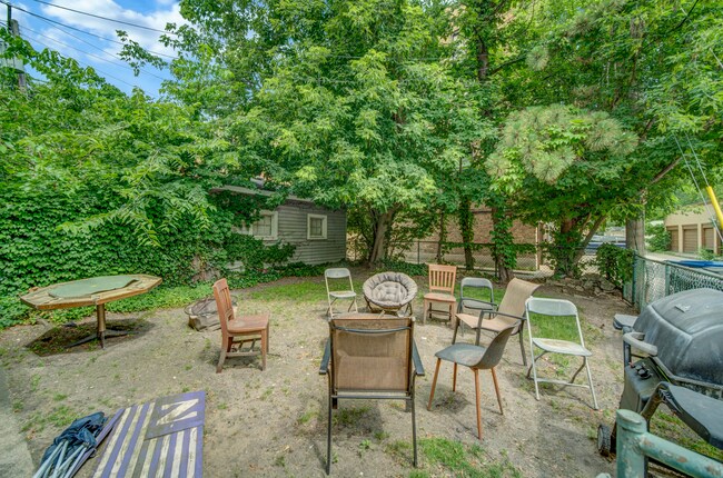 Building Photo - 1103 Simpson St