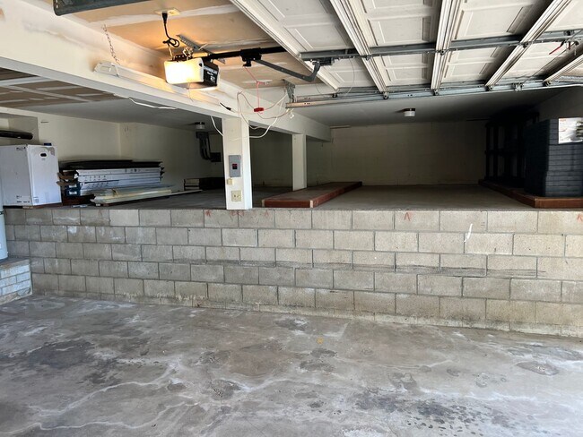 Building Photo - 120 W Pedregosa St