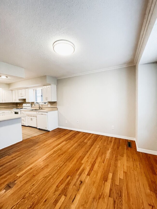 Building Photo - Southwest Springfield - Kickapoo High