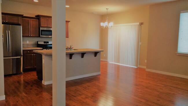 Building Photo - Spacious Fife 3 Bedroom with Fenced  Yard!