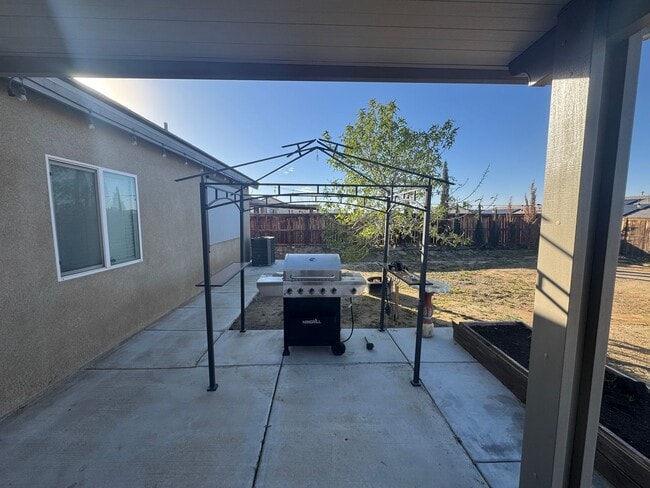 Building Photo - Beautiful Corner Lot