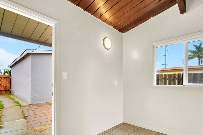 Building Photo - Clairemont Mesa Blvd 4414-4416 Duplex