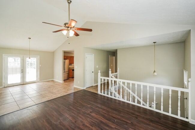Building Photo - 3221 Jessica Dr