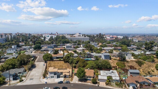 Building Photo - Private pool oasis!