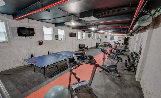 Building Photo - 231 E North Ave