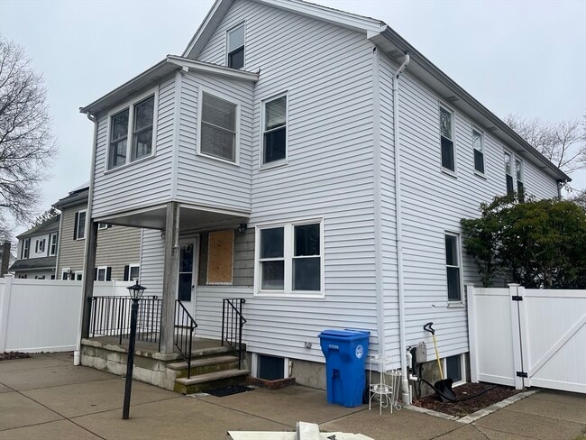 Building Photo - 25 Charlotte Rd