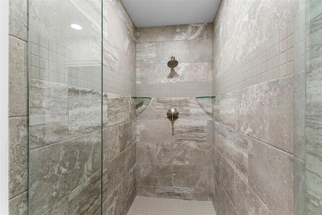 Building Photo - 1208 E Kennedy Blvd