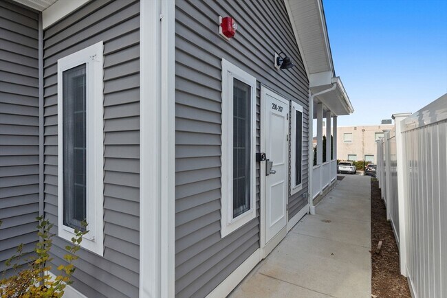 Building Photo - 3 Burke Ln