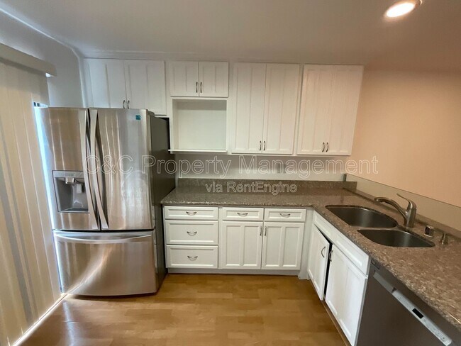 Building Photo - 6628 Wildwood Ct