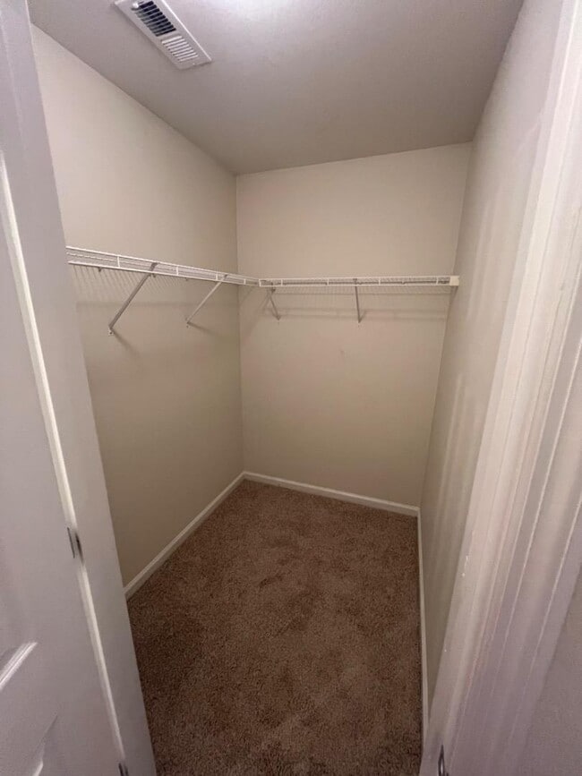 Building Photo - 2037 Pony Farm Rd