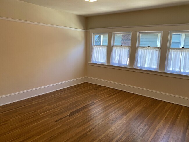 Building Photo - 1614 SE 22nd Ave