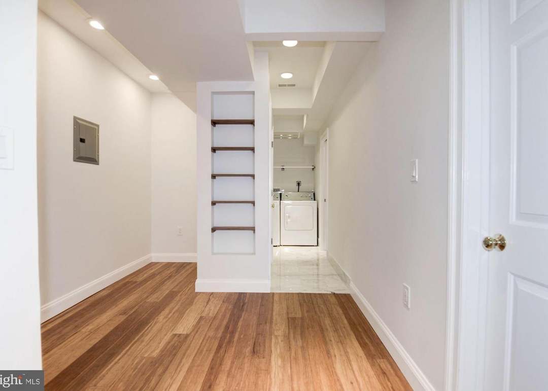 Hallway off of Den - back to the full size washer/dryer and Half Bath and large Closet - 4600 Kenmore Dr NW