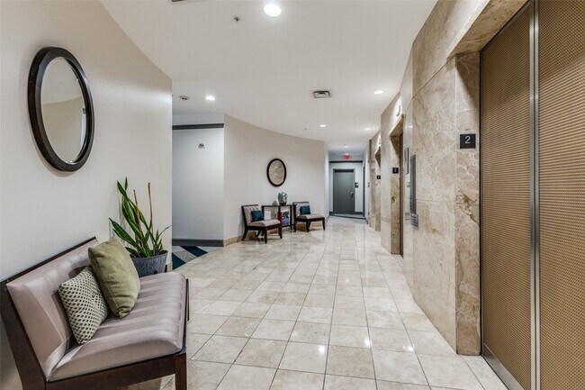 Building Photo - 1505 Elm St