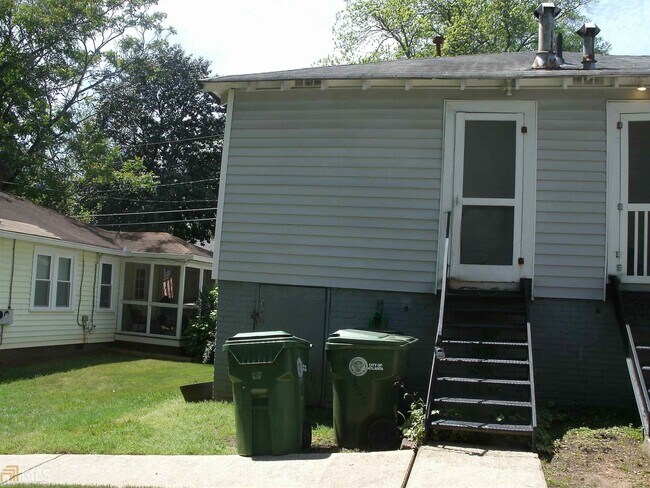 Building Photo - 225 Lowry St NE