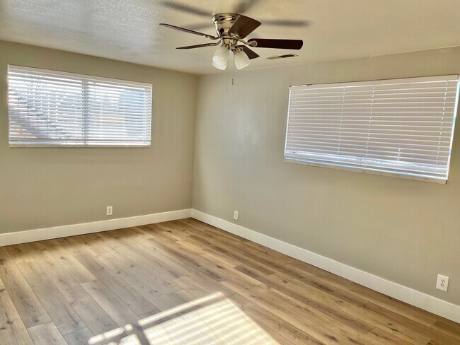 Building Photo - 342 W 4 plex