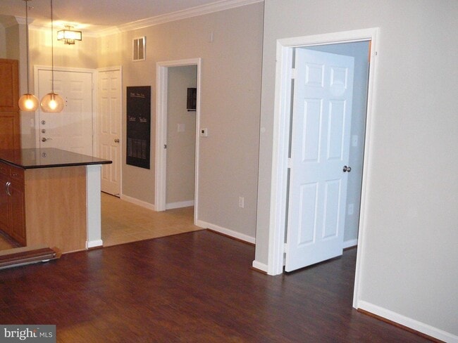 Building Photo - 12958 Centre Park Cir