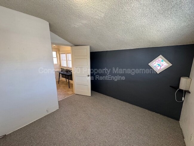 Building Photo - 3811 E 10th St