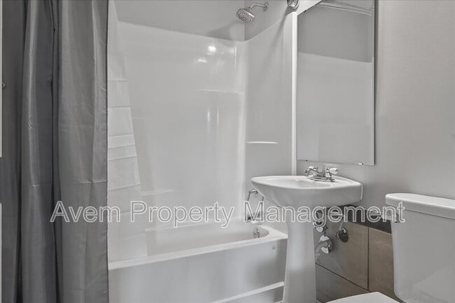 Building Photo - 7405 NE Jonesmore St